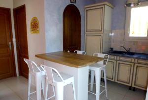 Charmante maison avec piscine à Saint-Hippolyte-le-Graveyron 46 m² !