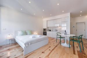 GuestReady - Mezuzah Yellow