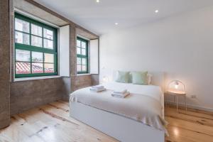 GuestReady - Mezuzah Yellow