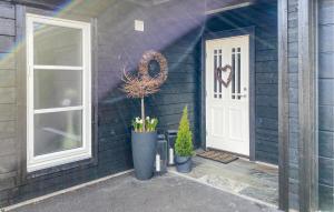 Amazing Home In Stryn With Jacuzzi