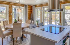 Amazing Home In Stryn With Jacuzzi