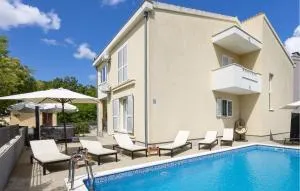 Cozy Home In Dugopolje With Jacuzzi - Koprivno