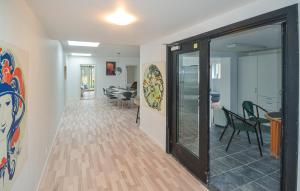 4 Bedroom Stunning Home In Glesborg