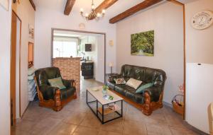 Maisons de vacances Beautiful Home In Antraigues Sur Volane With Kitchen : photos des chambres