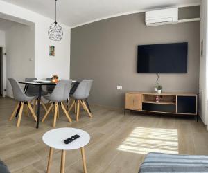 Homestead - Domačija - Nabergoj 