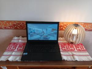 Central Sofia Apt Separate Kitchen, Singer Work Desk, Fast WiFi & Metro