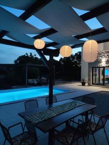 Lazy 8 Villa
