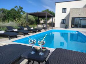 Lazy 8 Villa 