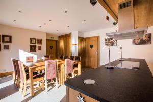 Chalet familial La Griotte avec accès piscine