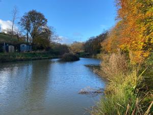 1 Bed Cabin - Sleeps 2 - HotTub - Parking - Garden