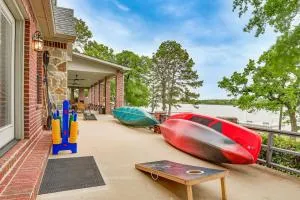 Dock and Game Room Alvarado Lake Getaway! - Joshua