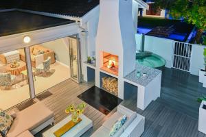 Spray Villa Bloubergstrand with hot tub and close to the beach