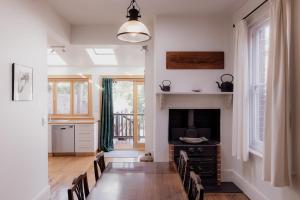 Serenity and style in Sandy Bay