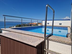 Vera - Luxury Seafront Apartment