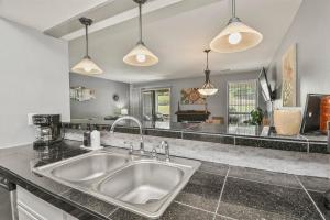 Table Rock Escape at Pointe Royale