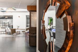 Hotels The Originals Boutique, Hotel Le Lion d'Or, Fougeres Ouest (Inter-Hotel) : photos des chambres