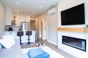 New 1 Bed Condo with Mtn Views - Hemlock Valley