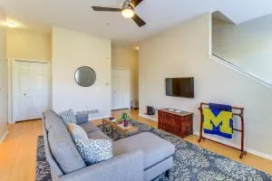Michigan Townhome with Smart TV 25 Mi to Detroit! - Кантон