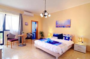 Charming Getaway with Views in Marsascala