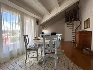 Mansarda Munari in centro a Cornuda, tra le colline Prosecco - Selva del Montello