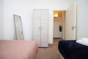 2 Bedroom City Apartment - 20mins Walk to Cabot Circus, With Free Wi-Fi & Off-Peak Parking Included
