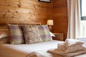 Wood Cabin 2 At Tapnell Farm