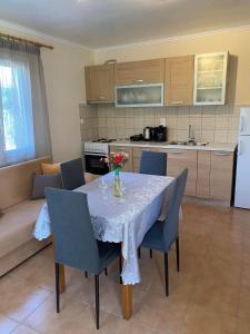 Marie-Angela HOUSE ARILLAS