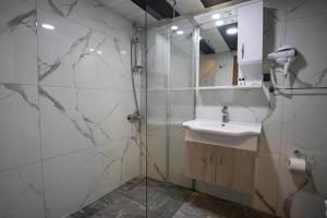 Emilia Otel