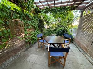 Charming seaside apartment - Žusterna,FREE parking - 3hvězdičkové hotely ve městě Koper