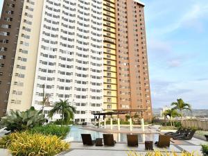 Heart of CDO Cozy Condo Wi-fi Netflix