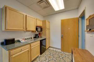 20 Mi to Dtwn Pittsburgh Pet-Friendly Apartment