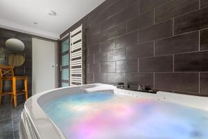 Grand Chalet Standing Avec Jacuzzi à Chamrousse ski 1750