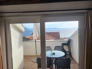 Rustic House Diklo 20m from the sea