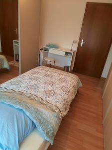 Camera in casa con giardino