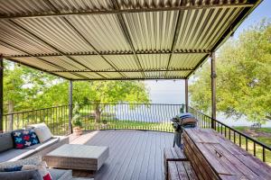 obrázek - Lakefront Rockwall Home with Scenic Deck and Patio!