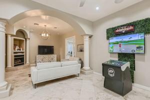 Resort Style Estate, 2 Houses, Putt-Putt Course, B-ball Court, Heated Pool