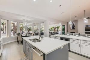Resort Style Estate, 2 Houses, Putt-Putt Course, B-ball Court, Heated Pool