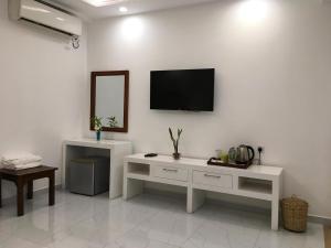 Lavinia Bay Beach Hotel