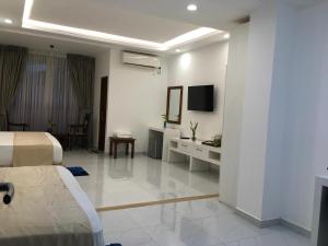Lavinia Bay Beach Hotel