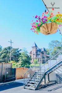 The Moose #11 - Luxe Modern loft with King Bed, Free Parking & Wi-Fi