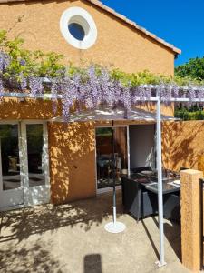 Maison classée 2 étoiles proche du lac du Salagou - 4hvězdičkové hotely ve městě Clermont-lʼHérault