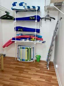 Stylish and Modern Shorewalk condo close to top beaches, heated pools, hot tub, IMG Academy, dining