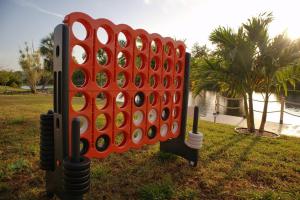 Cozy Retreat, heated pool, water canal, bikes,3 bedroom