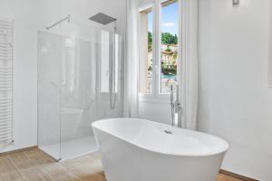B&B / Chambres d'hotes La Fabrique a Poupees - Chambres de charme au coeur de Menton : photos des chambres