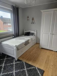 Ferienwohnung Für Gäste mit Niveau,Monteurewohnung mit 3 separaten Schlafzimmern,Parkplatz für Großes Fahrzeug vorhanden 8,5m lang