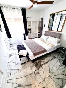 T2 neuf centre ville Saint Raphaël avec terrasse et parking gratuit, prés de la plage et commerces!