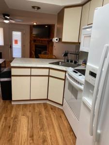 Dells Lake Lookout At Lighthouse Cove Condominiums