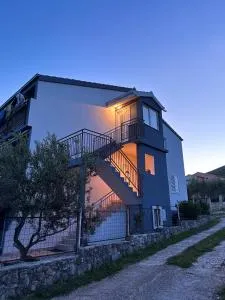 BlueBay - 卡斯特罗诺维