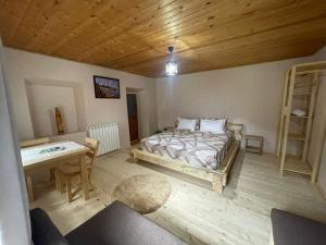 Deluxe King Room room in Guesthouse Gjin Thana
