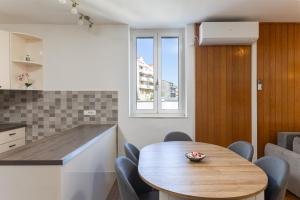 Bliss Apartment near Bellevue beach